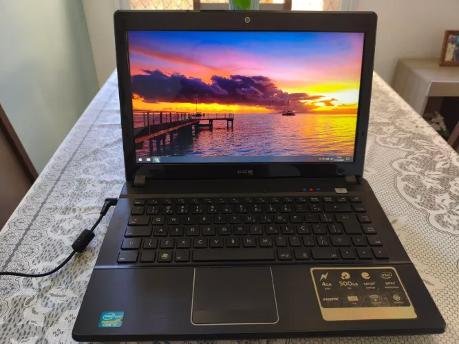 Notebook Cce Win com I5, funcionando porém com a carcaça quebrada