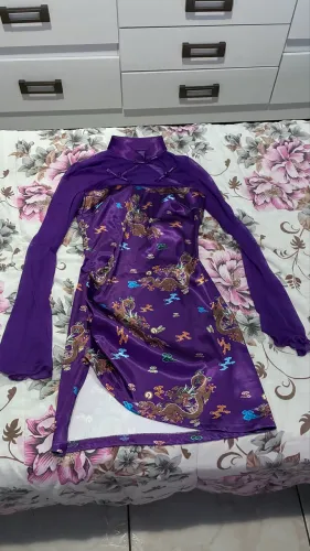 Vestido Roxo Estilo Chinês/Qipao com Estampa de Dragões