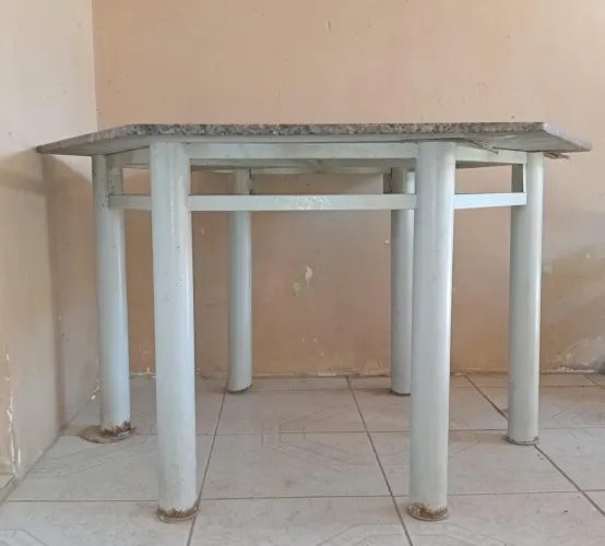 Mesa de mármore usada