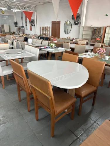 Mesa toda de madeira 