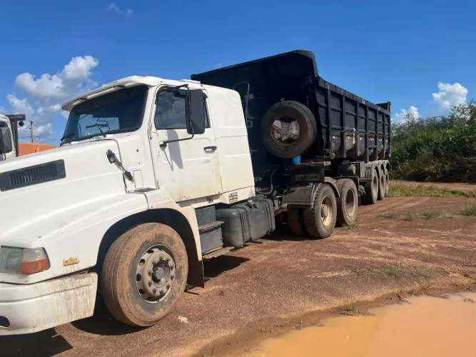 Volvo NL Ano do cavalo é 95 carreta randon 2013