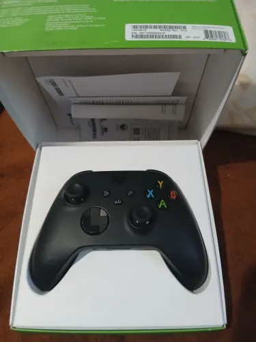 Controle Sem Fio Microsoft Xbox Series X com Cabo USB-C Preto