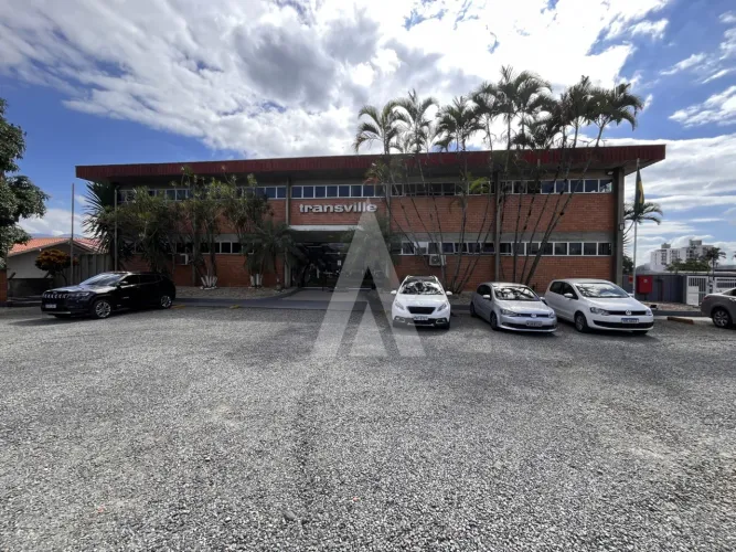 Espaço comercial com 673,20 m² no Costa e Silva para locação