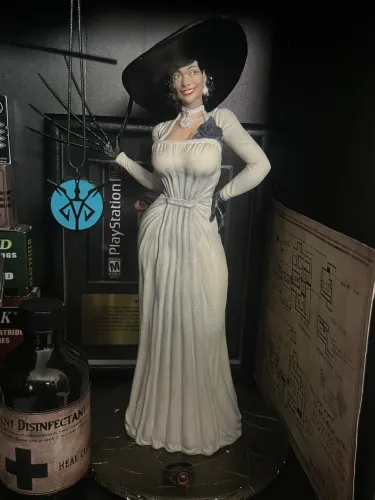 Lady Dimitrescu resident evil estátua