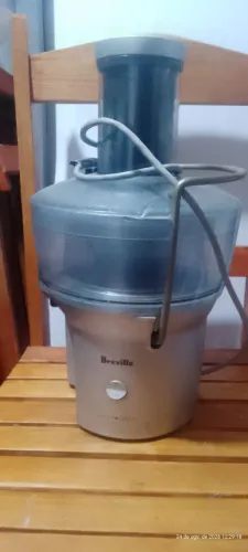 Centrífuga de frutas breville importada.