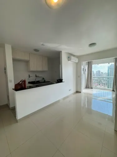LD Alugo Apartamento com 2 quartos, andar alto na Generalíssimo no Ed. Torre Parnaso
