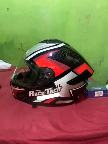 Vendo capacete semi novo e fome novo 450 cada capacete