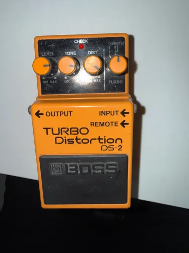 Vendo pedal Boss Turbo Distortion DS-2