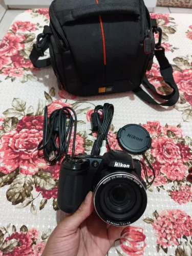 Câmera fotográfica profissional Nikon
