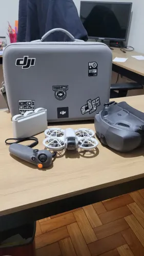 Drone DJI Neo Fly More Combo - 3 Baterias + Goggles N3 + RC Motion 3 + Bolsa
