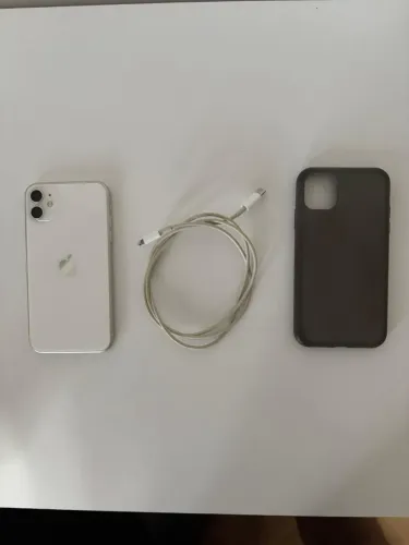 iPhone 11 128GB branco em perfeito estado+ carregador original+ capa cinza. Única dona