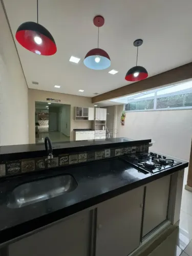 Casa com 2 Quartos | 2 Vagas Cobertas | Área Gourmet com Churrasqueira