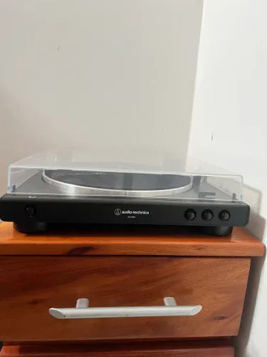 Toca discos Audio Technica AT-LP60X