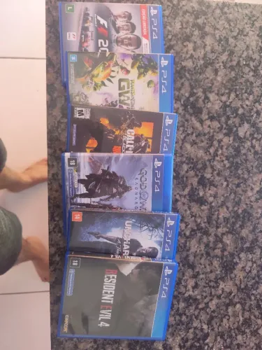 Segundo lote jogos ps4 bem concervado.