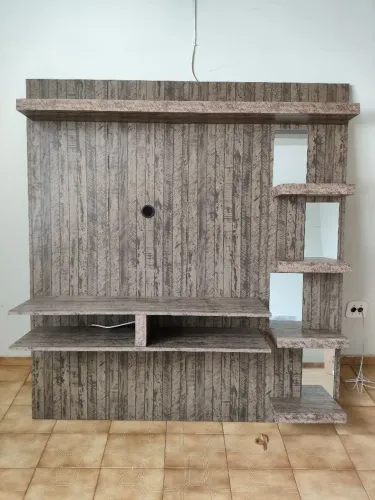 Painel de TV com espelhos