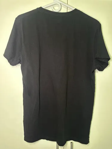 Camisa Diesel . Preta tamanho L .