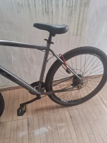 Vendo bicicleta aro 29 GTS nova nunca foi usada ainda divido em 3 X sem juro no cartão