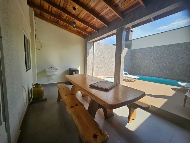 Casa com piscina - Shangrila-Pontal pr
