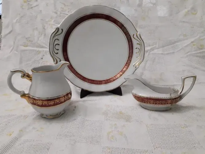 Conjunto de Servir em Porcelana com Filetes em Ouro - Clássico