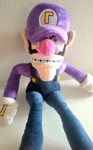 Pelúcia do Waluigi da franquia Super Mario