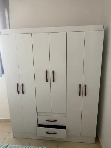 VENDO ARMÁRIO NOVO APENAS MONTEI !