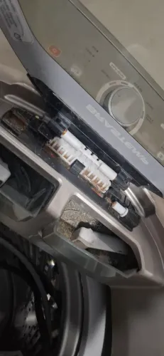 Geladeira e máquina para tirar peças
