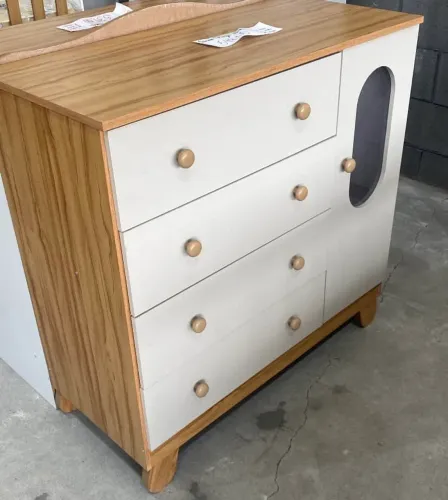 Vendo cômoda semi nova
