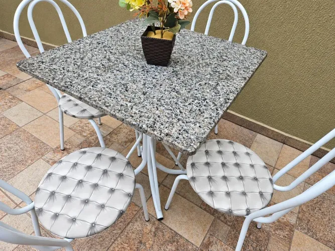Mesa com 4 cadeiras, Entrego também!!