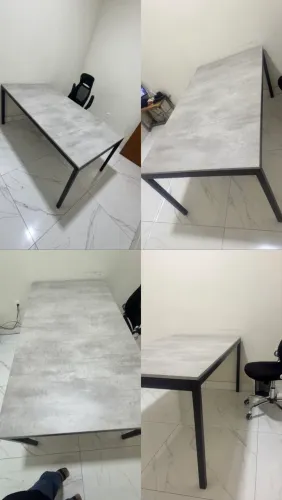 Mesa com tampo removível em aço leve