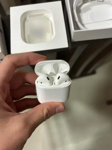 Apple AirPods 2
