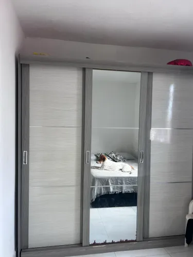Guarda-Roupa Casal 3 Portas de Correr com Espelho