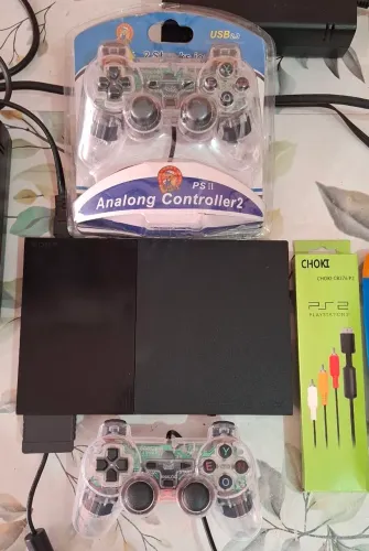 Vendo PS2 ((Play2)) completo com 2 controles novos!