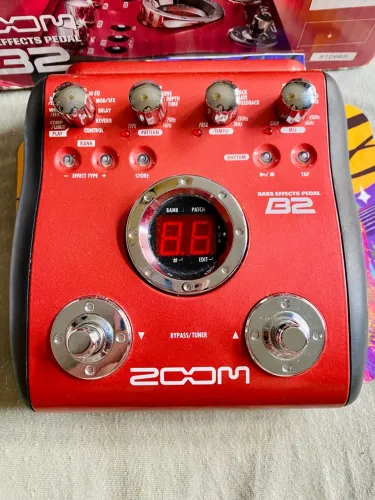 Pedaleira Zoom B2 Bass effects pedal