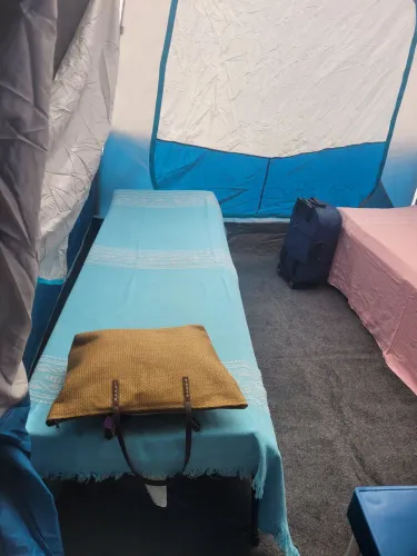 Venda de barraca de canpe muito grande cabe 3 câma de solteiro só foi montada 2 ves