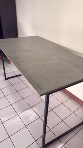 Mesa de jantar Cimento Queimado