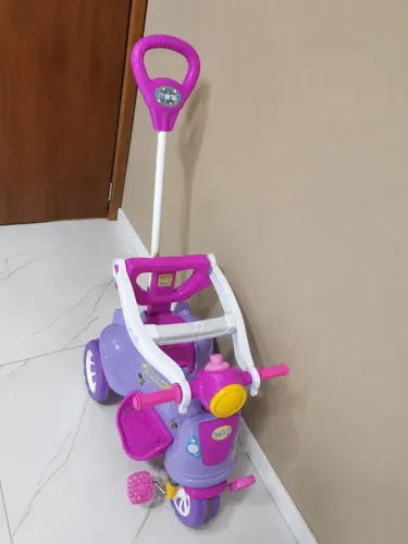 TRiciclo com empurrador 