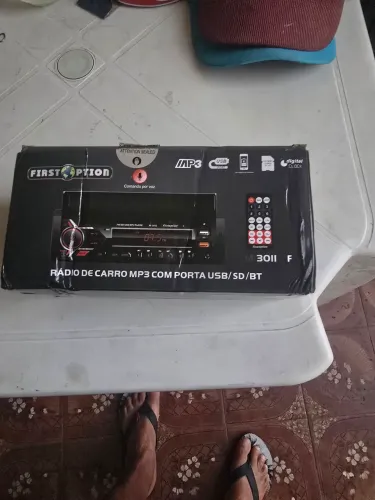 Rádio de carro dois, um novo outro usado.