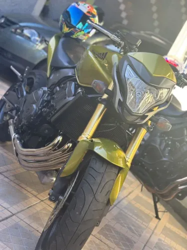 Vendo ou Troco Hornet 2012 com ABS