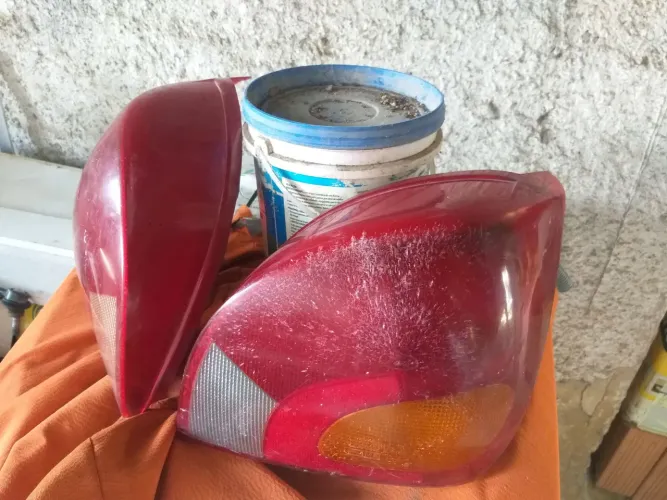 Par  de lanternas do Fiesta 98.