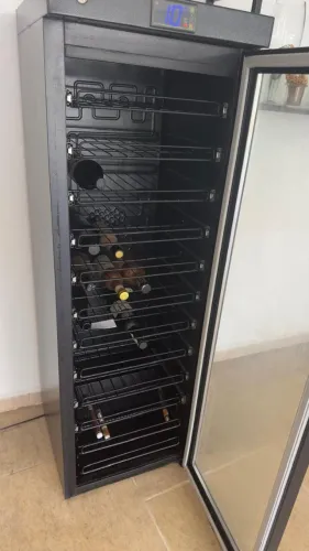 Adega para Vinhos Climatizada 56 Garrafas