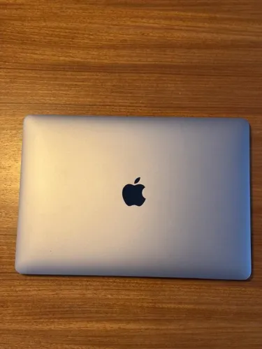 MacBook Pro 13" (2018) - Intel i5 Quad-Core / 8GB RAM / 4 Portas Thunderbolt 3