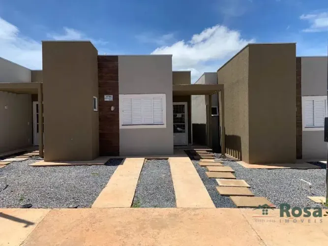 CASA EM CONDOMÍNIO FECHADO PEDRA 90