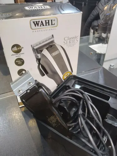 Wahl barbeiros hair cut