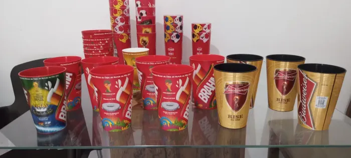 Coleção de copos da Copa do Mundo FIFA 2014.