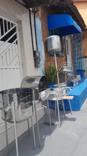 Churrasqueiras e lixeiras 
