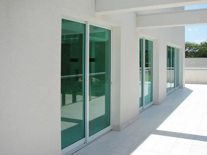 Portas, janelas e portão