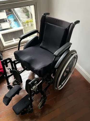 Cadeira de rodas Ortobras AVD Alumínio Com Acessórios 
