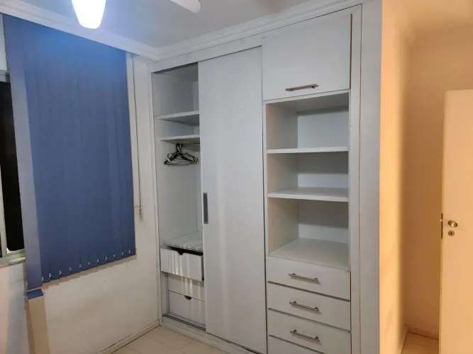 Guarda Roupa Semi novo 