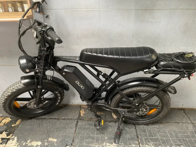 Bicicleta elétrica com bagageiro