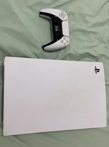 PS5 1TERA COM MÍDIA FÍSICA BEM NOVINHO